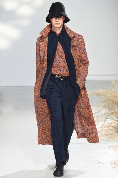 Look 25